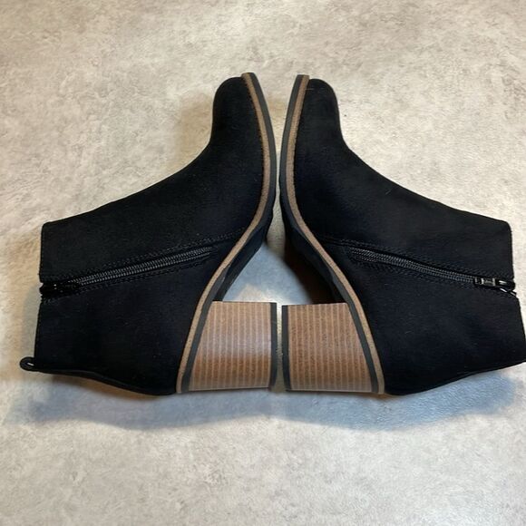 White Mountain women’s black micro suede zipper ankle boots Size 6.5 - Picture 6 of 9